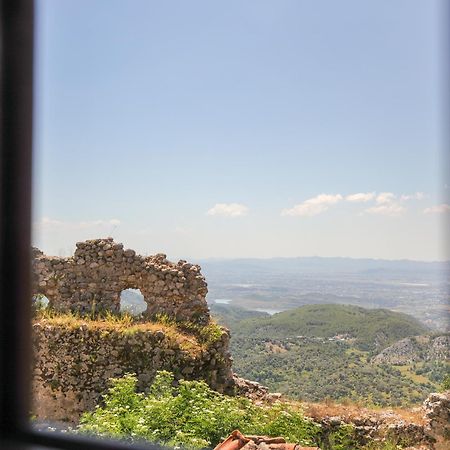 The House Of Dollma , Inside Kruja Castle Hotel Eksteriør billede