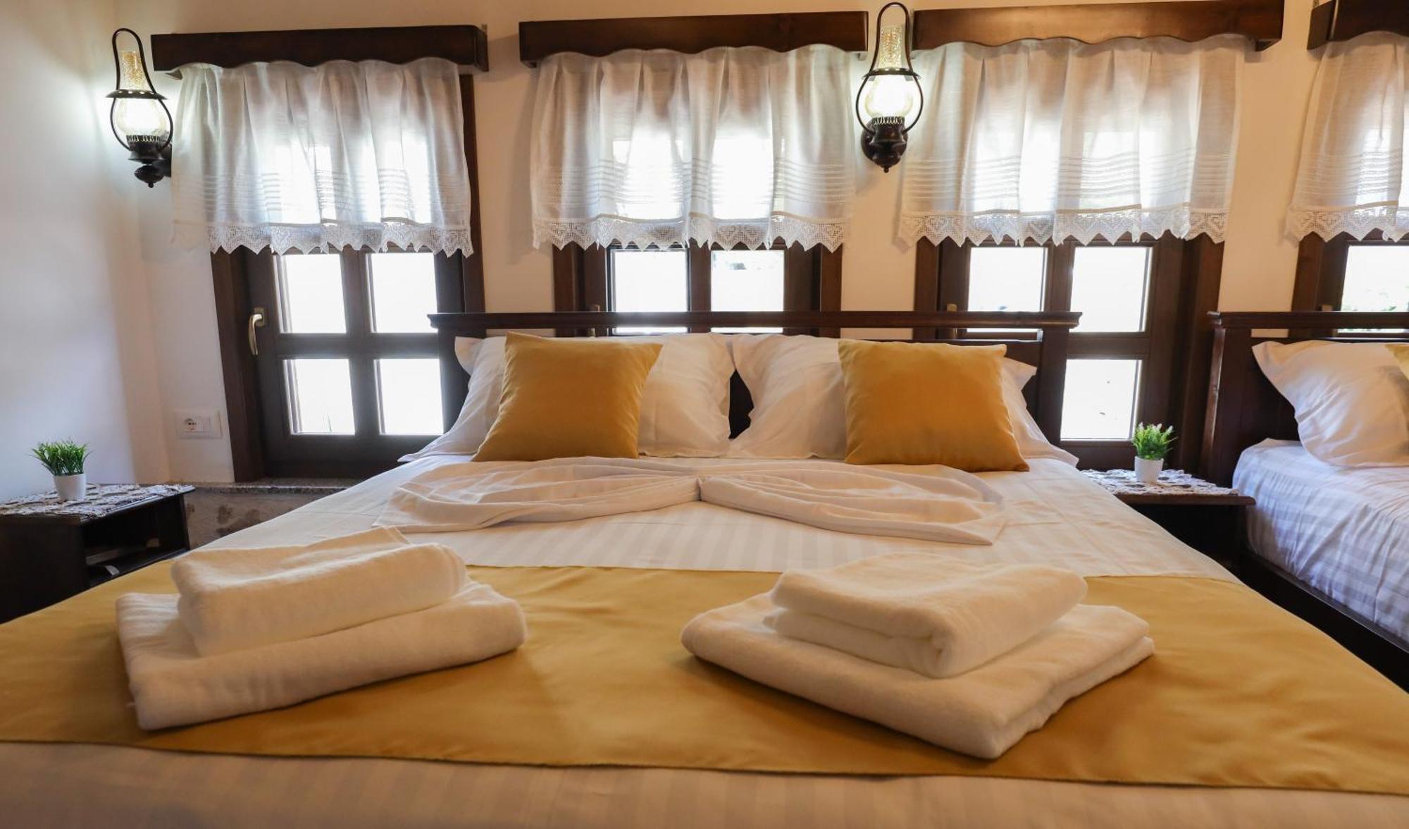 The House Of Dollma , Inside Kruja Castle Hotel Værelse billede