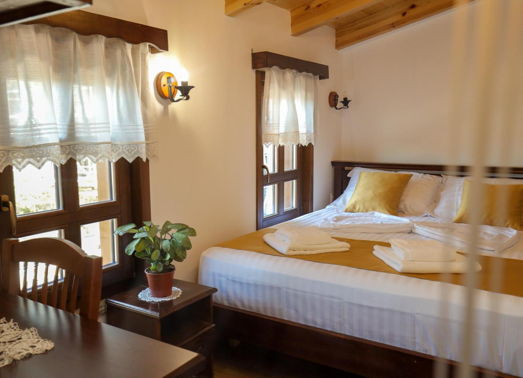 The House Of Dollma , Inside Kruja Castle Hotel Eksteriør billede