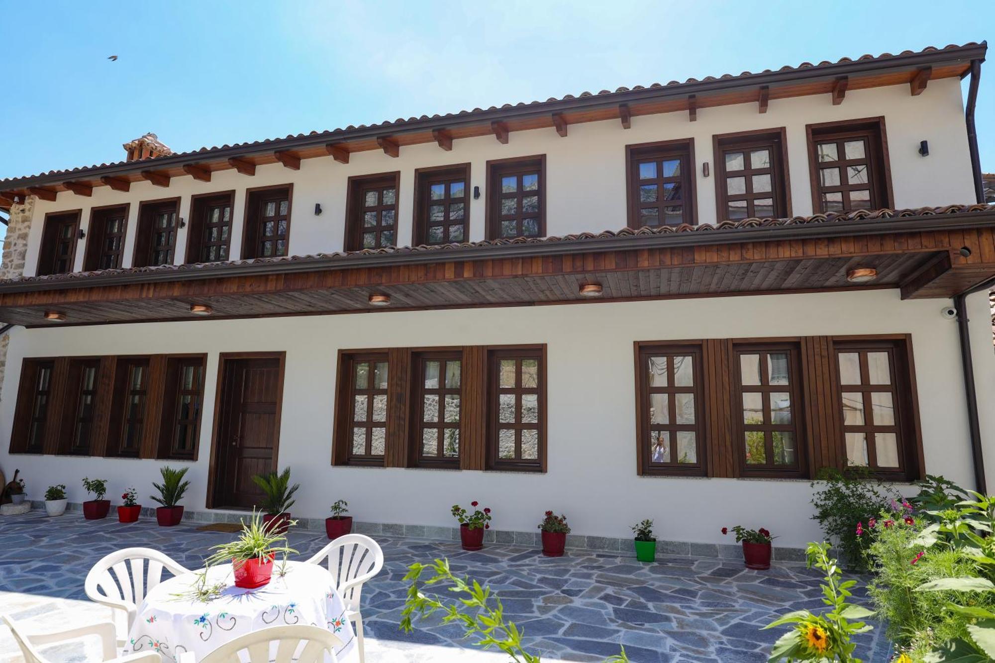 The House Of Dollma , Inside Kruja Castle Hotel Eksteriør billede